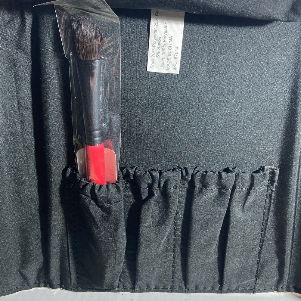 bareMinerals Metallic Silver Pouch eye defining brush